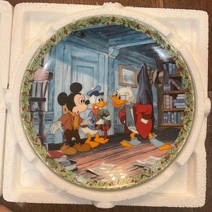 Knowles Mickey’s Christmas Carol plate collection